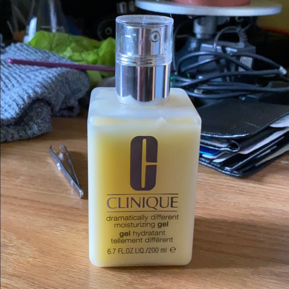 Clinique Dramatically Different Gel